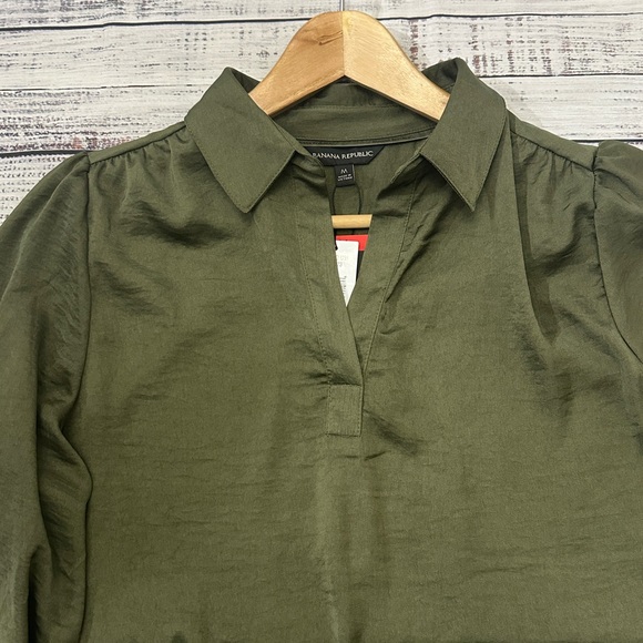 Banana Republic olive green long sleeve satin pullover Sz. M - Picture 6 of 9